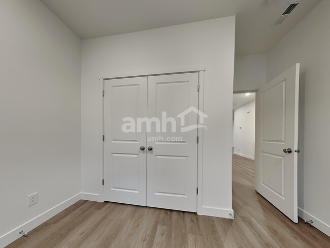 Building Photo - 9443 W Shumard St