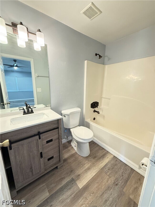 Building Photo - 107 Harold Ave S