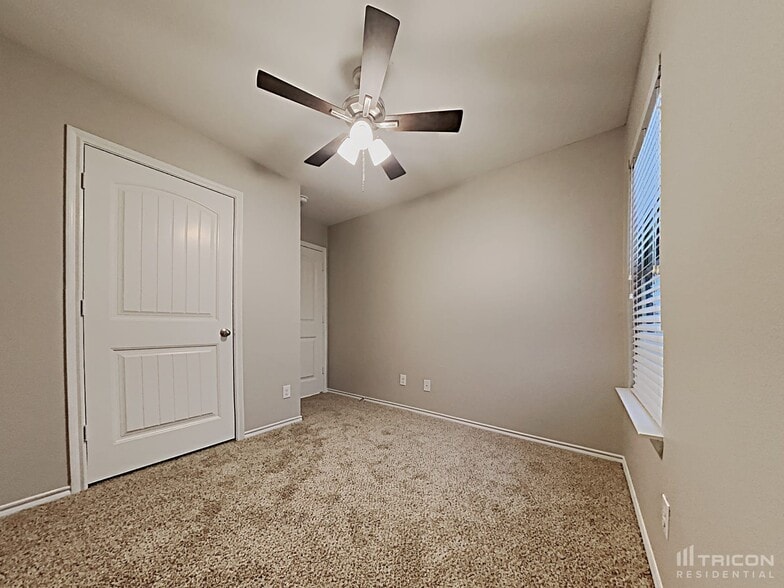 Building Photo - 1308 Basswood Ln