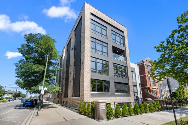 Primary Photo - 1532 W Ohio St