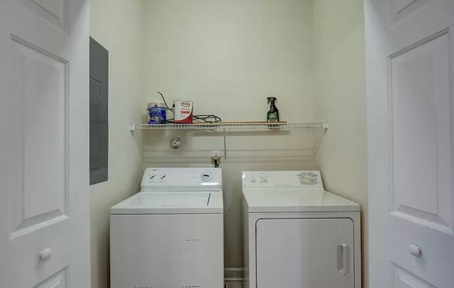 Building Photo - 3 bedroom, 2 bathroom townhome in Carleton Place