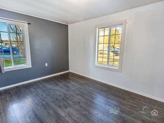 Building Photo - Beautiful River-View Home Near Downtown Warrenton