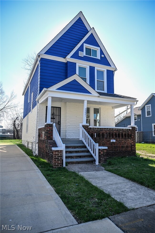 Building Photo - 2221 E 97th St