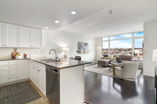 Building Photo - 1420 Terry Ave