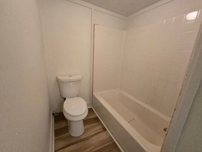 Building Photo - 709/711 W 44th St