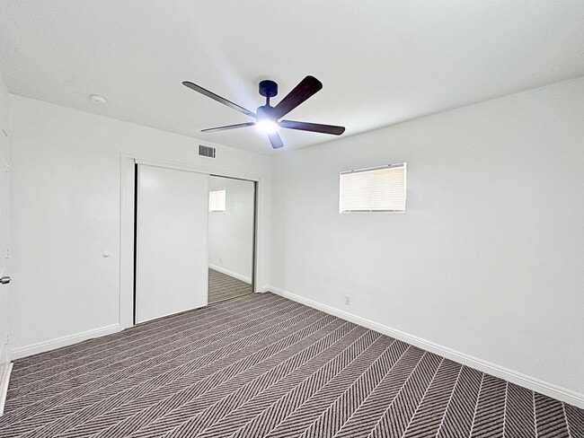 Building Photo - 812 Bracken Ave