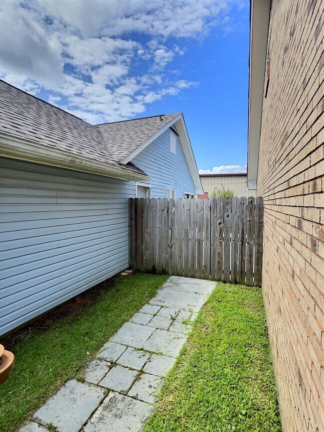 Building Photo - 2 Bedroom 2 Bathroom home in Biloxi, MS!