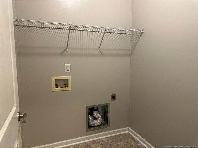 Building Photo - 498 New Castle Ln