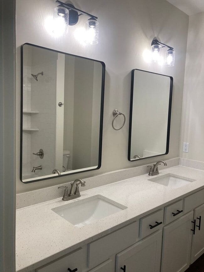 Building Photo - East Longleaf Townhome