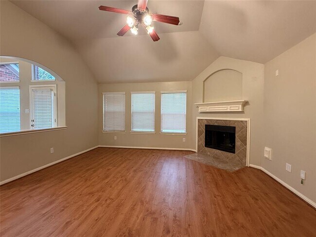 Building Photo - 11530 Columbia Pines Ln