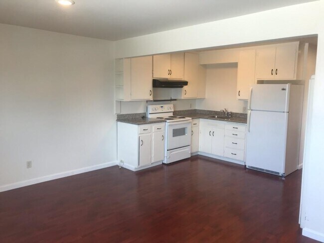 Building Photo - 841 Solano Ave