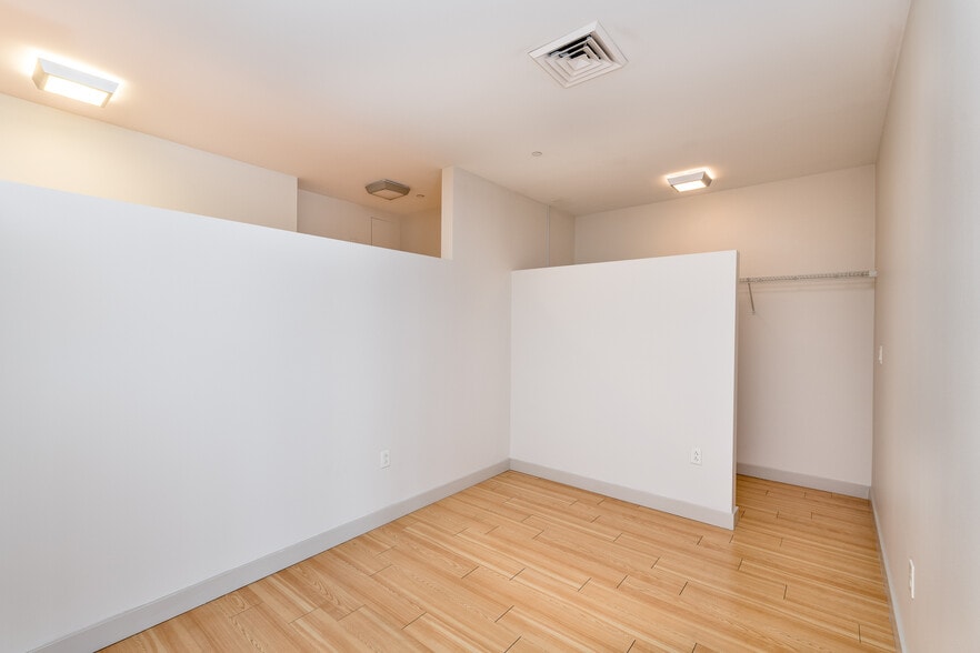 Building Photo - 320 D St