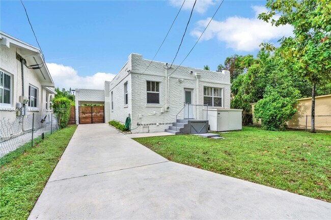 Building Photo - 1624 SW 11th Terrace