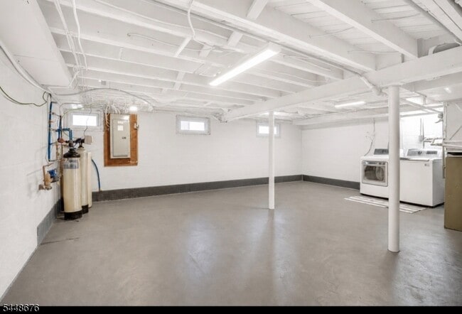 Building Photo - 256 Woodland Ave