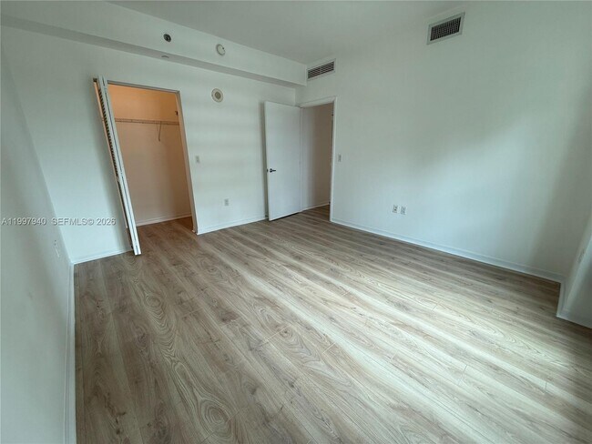 Building Photo - 951 Brickell Ave