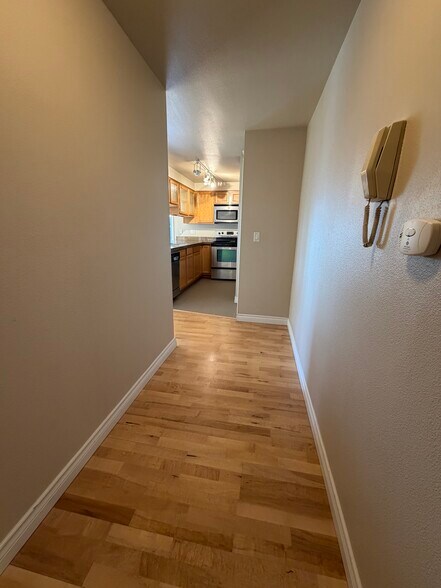 Building Photo - 2200 Thorndyke Ave W