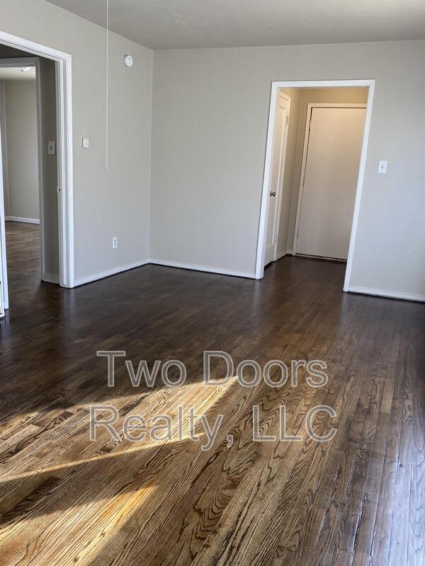 Building Photo - 561 E Indian Dr