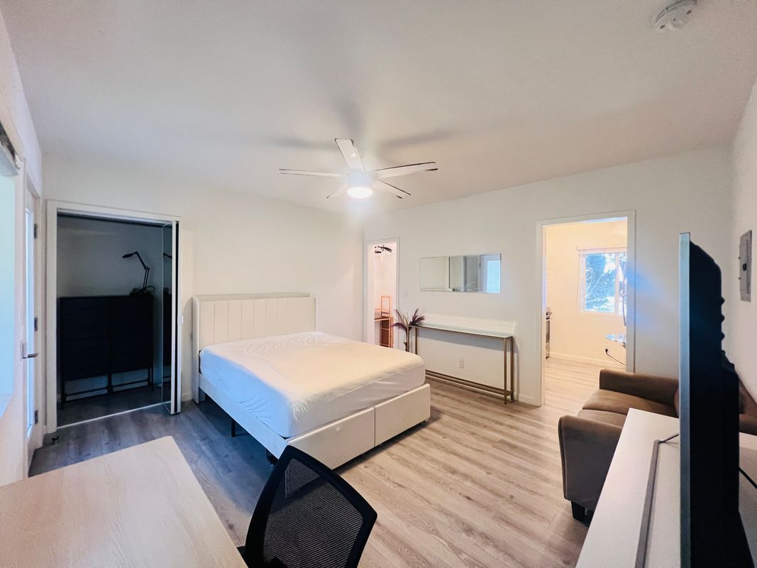 Building Photo - 5525 Harold Way