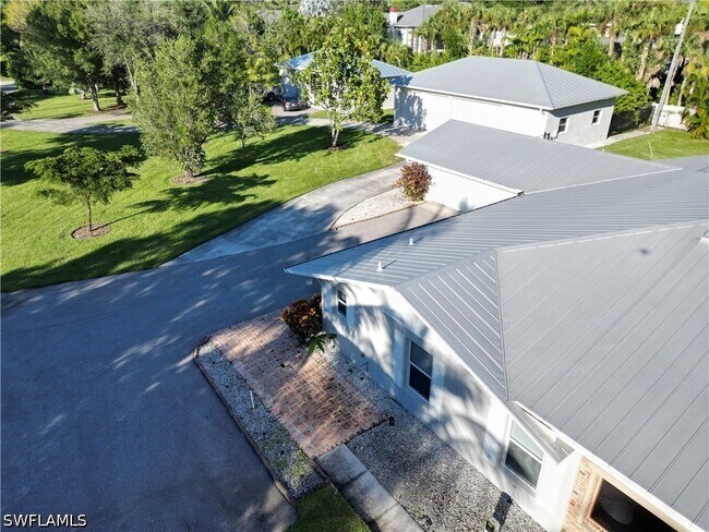 Building Photo - 2950 Coach House Ln