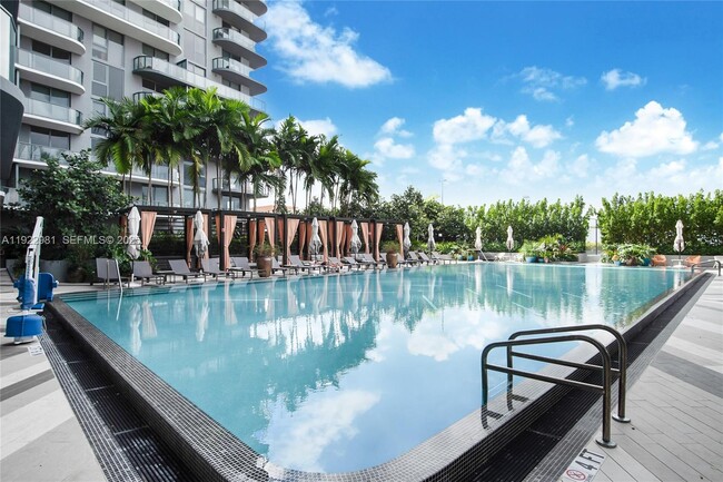 Building Photo - 121 NE 34th St