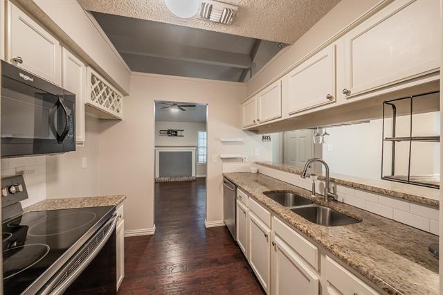 Building Photo - 6402 Valleybrooke Ct