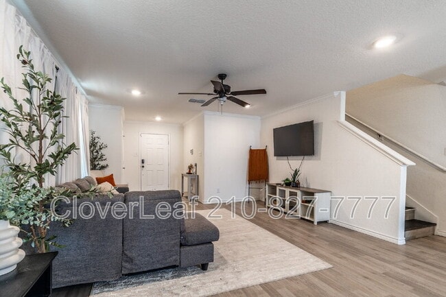 Building Photo - 10406 Labrado Dr