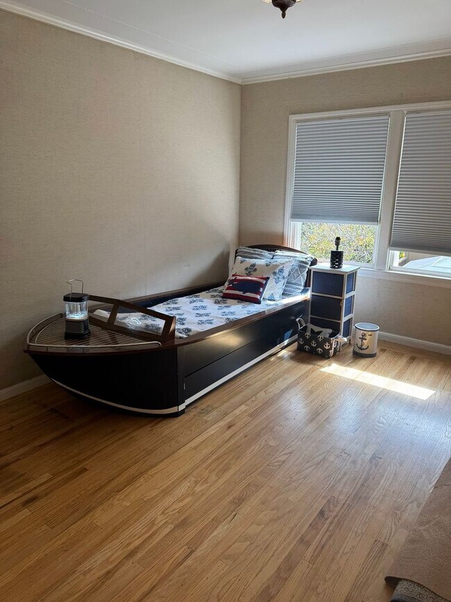 Building Photo - Elegant Geneva Heights Family Home