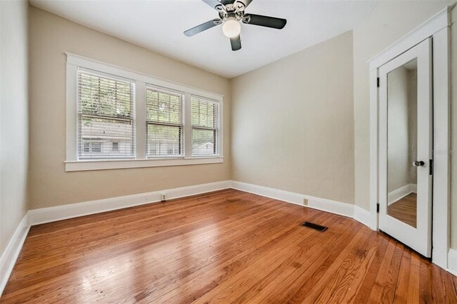 Building Photo - 1000 E Crenshaw St