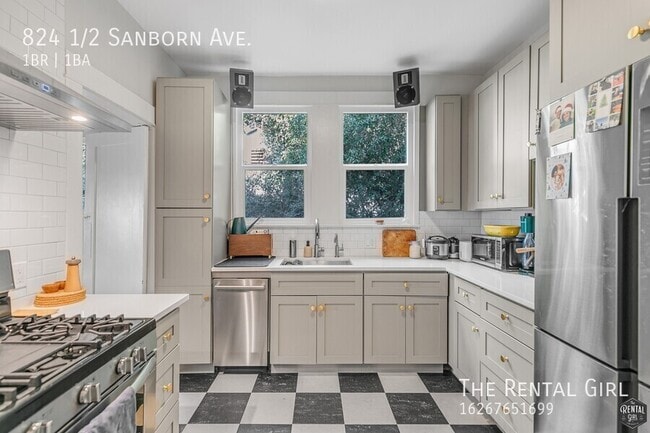 Building Photo - 824 1/2 Sanborn Ave.-