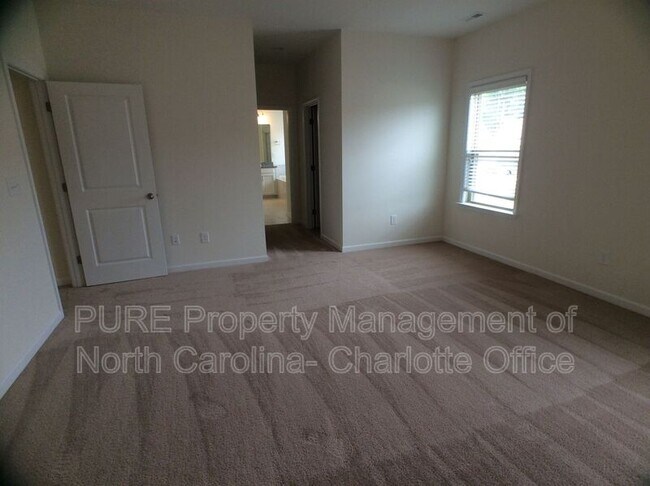 Building Photo - 107 Torridge Ave