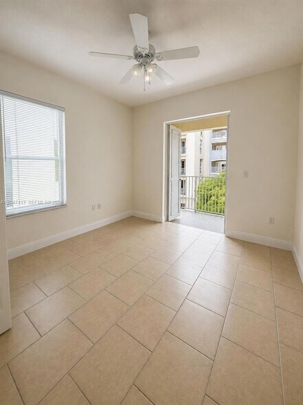 Building Photo - 1203 Town Center Dr