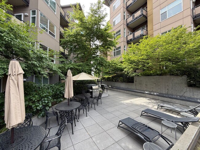 Building Photo - Modern 1BR Condo with Luxury Amenities in ...