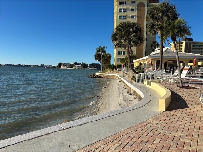 Building Photo - 4750 Cove Cir