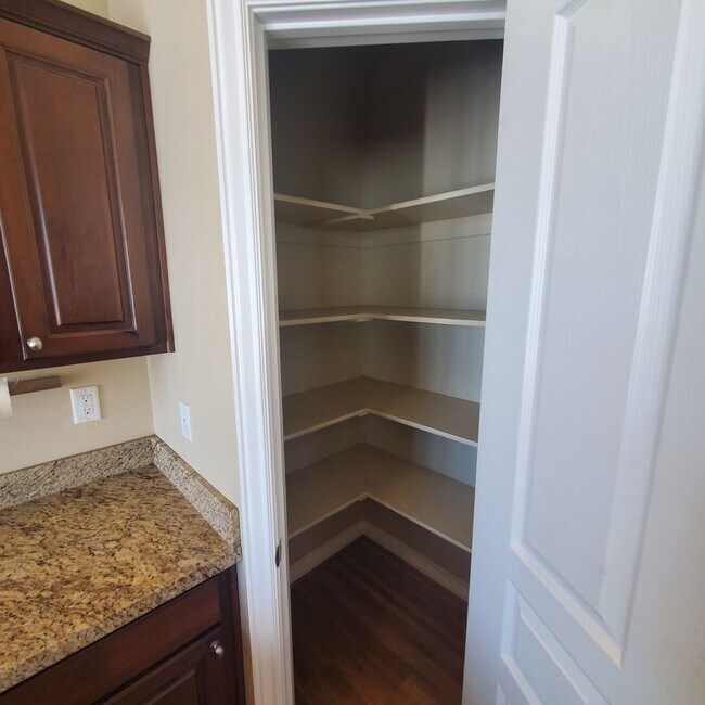 Building Photo - Incredible Lehi Townhouse