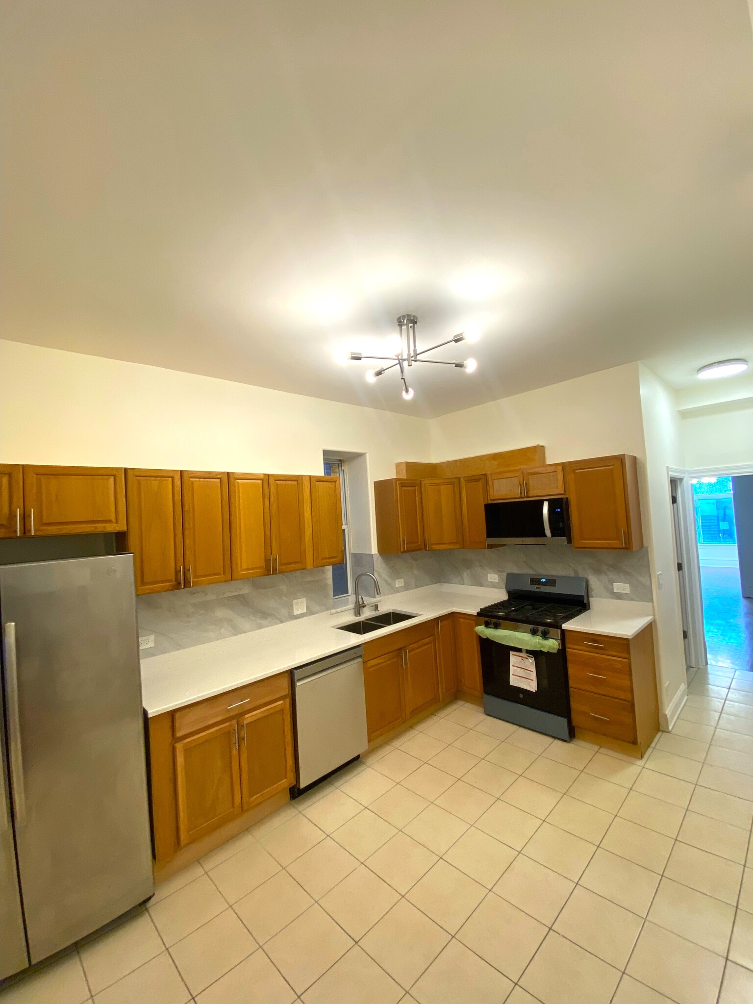 Kitchen - 3310 W Beach Ave