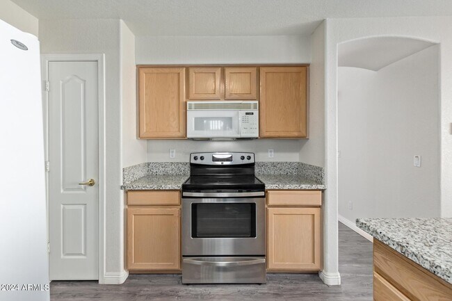 Building Photo - 10848 W Ventana Dr S