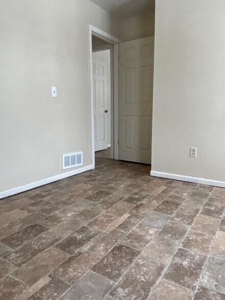 Building Photo - 57 W Warren Ave