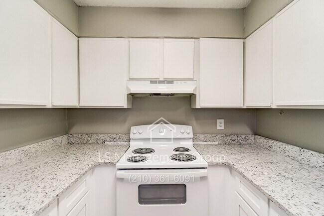 Building Photo - 7523 Oak Chase