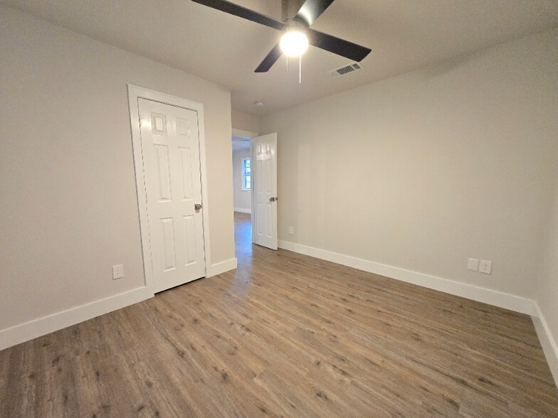 Building Photo - 411 E 4th St