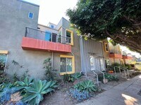 Building Photo - Santa Monica - Luxury Townhome w/ Loft!  (3 Bed / 3.5 Bath)