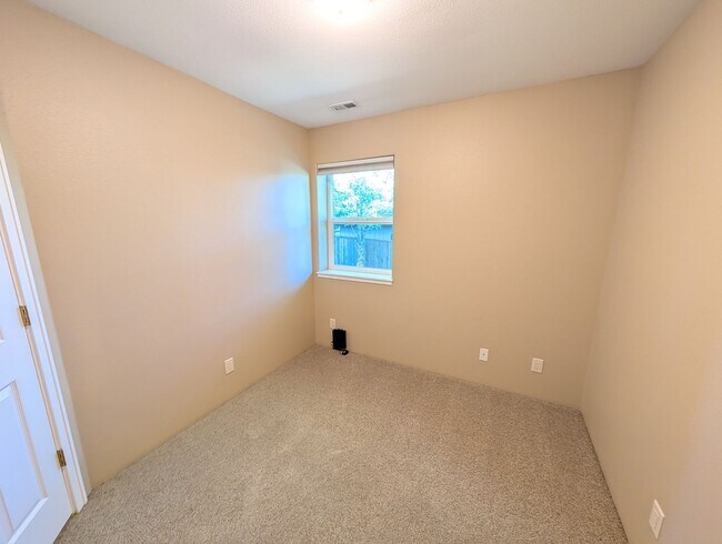 Building Photo - 4 Bed/2.5 Bath Multnomah Village Stunner w...