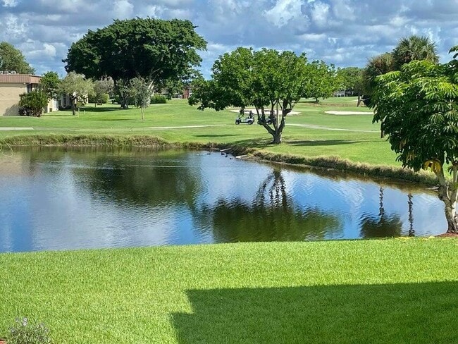 Building Photo - 542 Normandy Ln