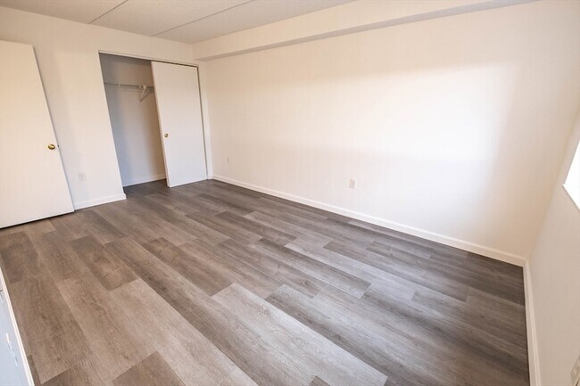 Building Photo - 100 High St