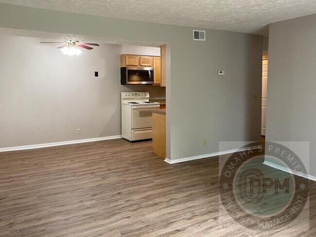 Building Photo - HUGE 2 Bed 1 Bath Cornhusker Creek