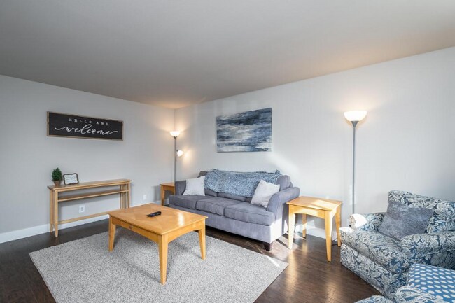 Building Photo - "Charming 2-Bed Oasis with 988 Sq Ft of Comfort in Cheyenne!"