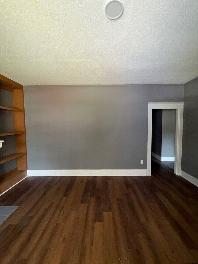 Building Photo - 1547 E McLemore Ave