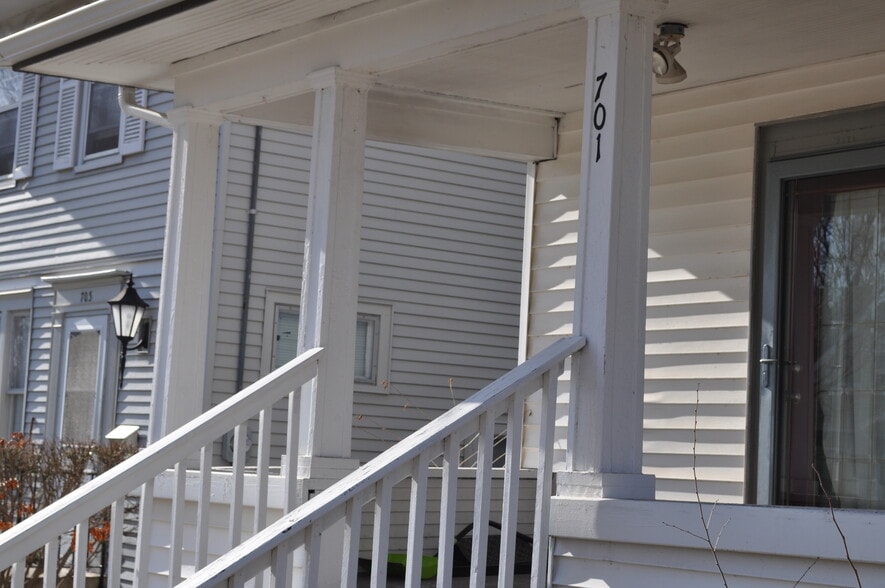 Building Photo - 701 3rd St NW