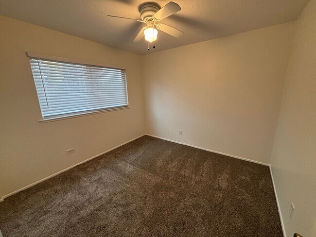 Building Photo - Charming Single-Story 3-Bedroom Pool Home ...