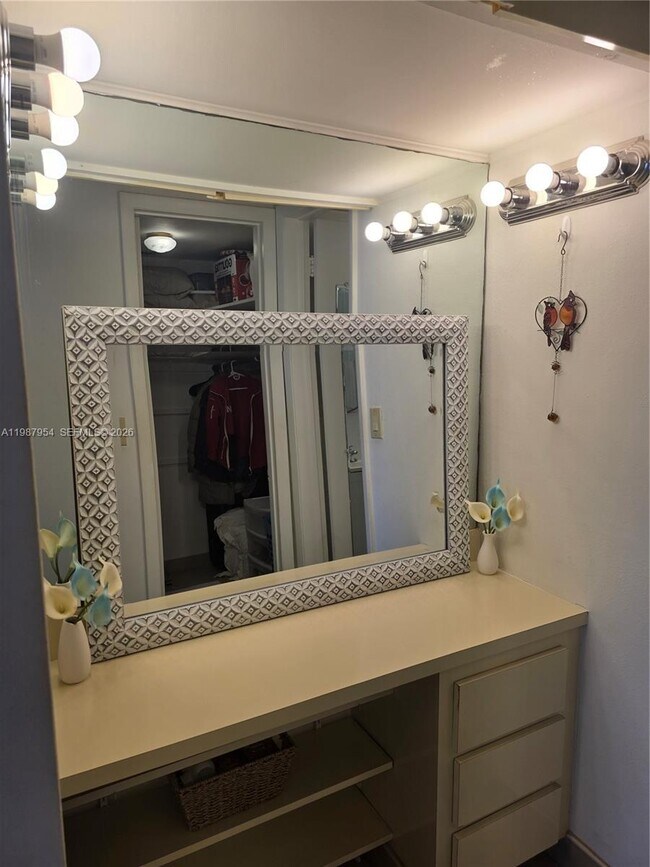 Building Photo - 2861 Leonard Dr