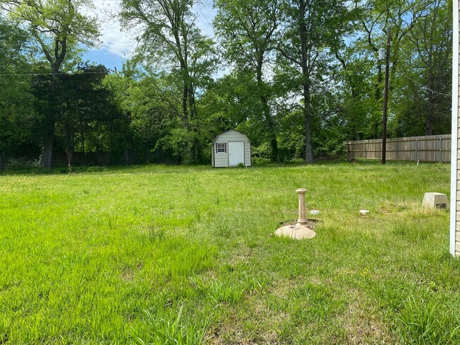 Building Photo - Small Home in Keatchie